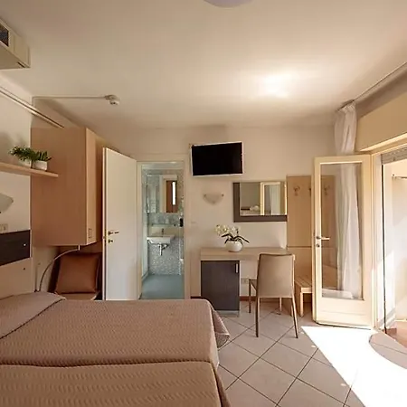 Madison Hotel 3*