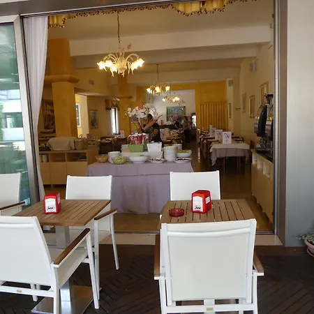 Madison Hotel 3*